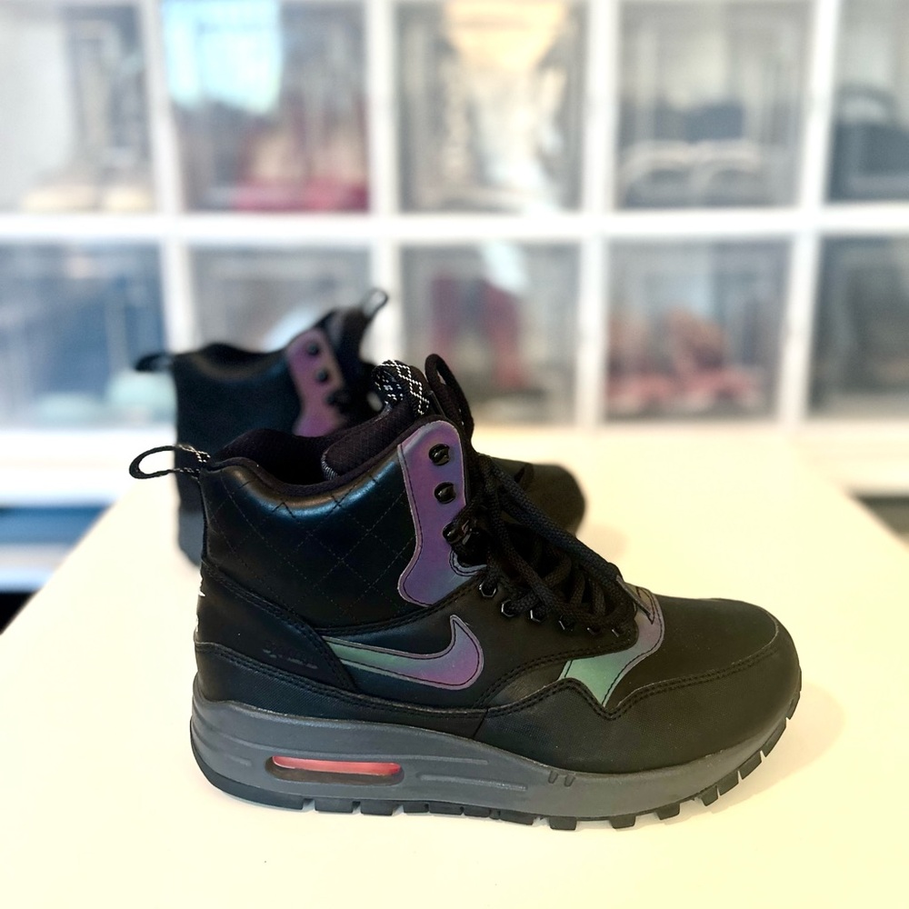 (SOLD) Nike Women’s Air Max 1 Mid Sneaker Boots (Reflective)